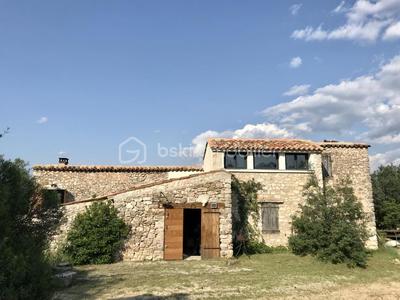 Maison - 181 m² - 6 pièces