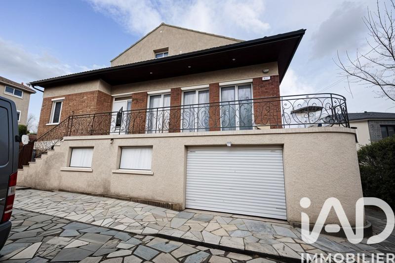 Maison - 202 m² - 8 pièces