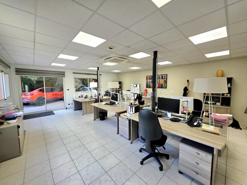 Bureau - 261 m² - 9 pièces