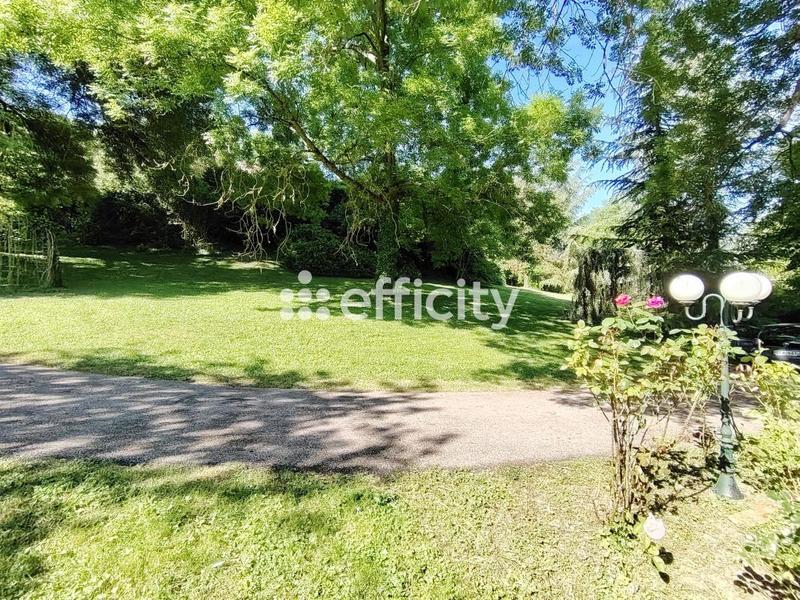 Maison - 262 m² - 10 pièces