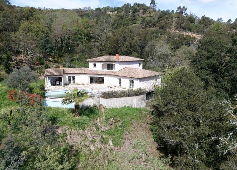 Maison traditionnelle - 225 m² - 6 pièces