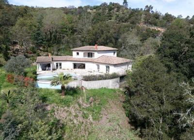 Maison traditionnelle - 225 m² - 6 pièces