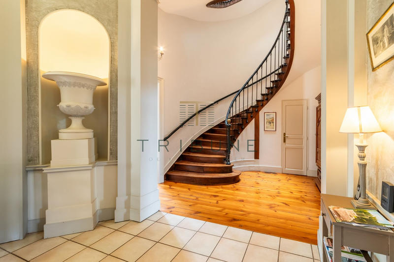 Maison - 500 m² - 10 pièces