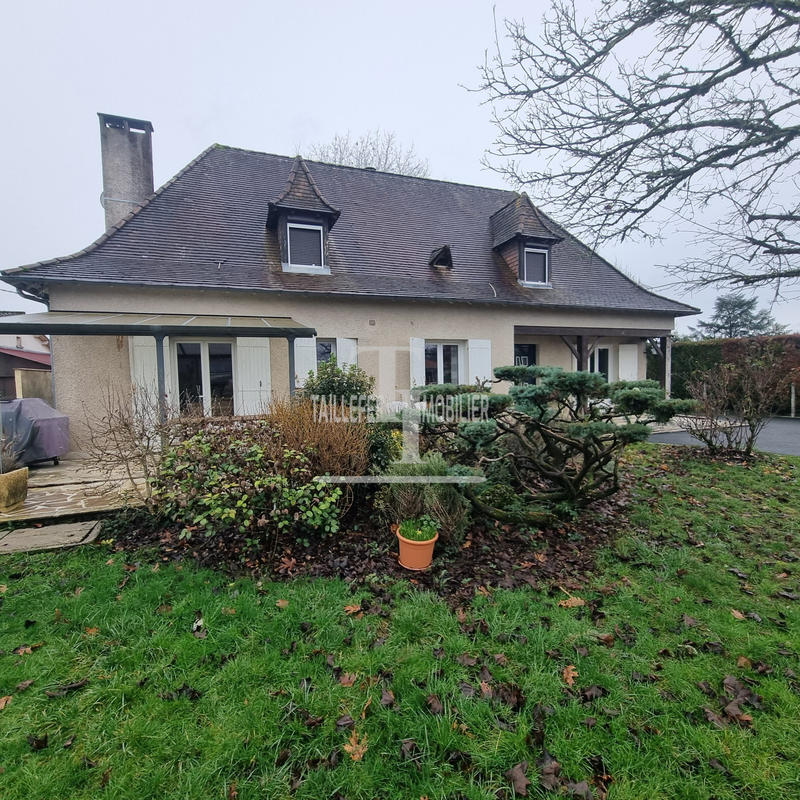 Maison - 159 m² - 8 pièces