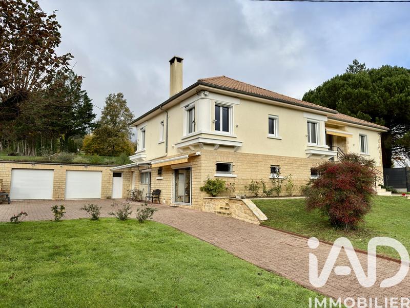 Maison - 215 m² - 8 pièces