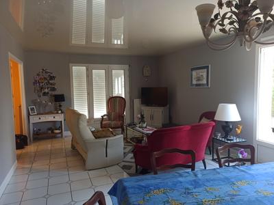 Maison traditionnelle - 178 m² - 9 pièces