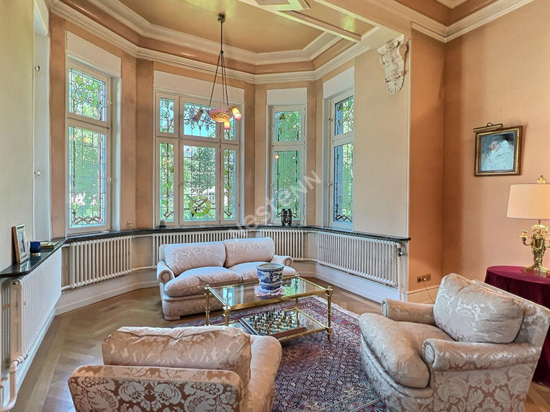 Maison - 258 m² - 8 pièces