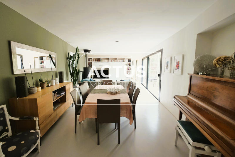 Maison - 182 m² - 6 pièces