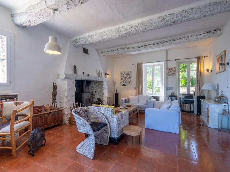 Maison - 485 m² - 12 pièces