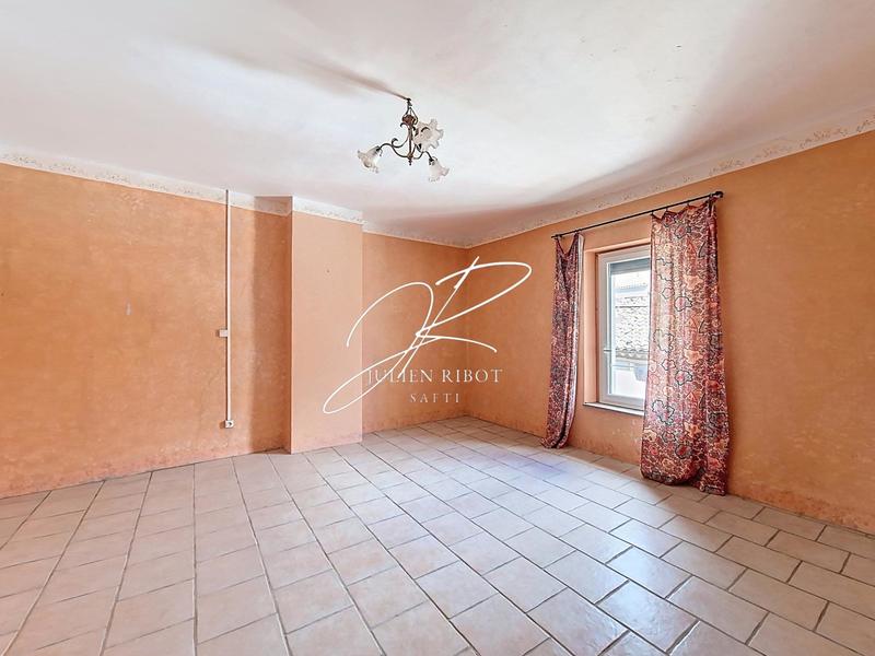 Maison - 238 m² - 8 pièces