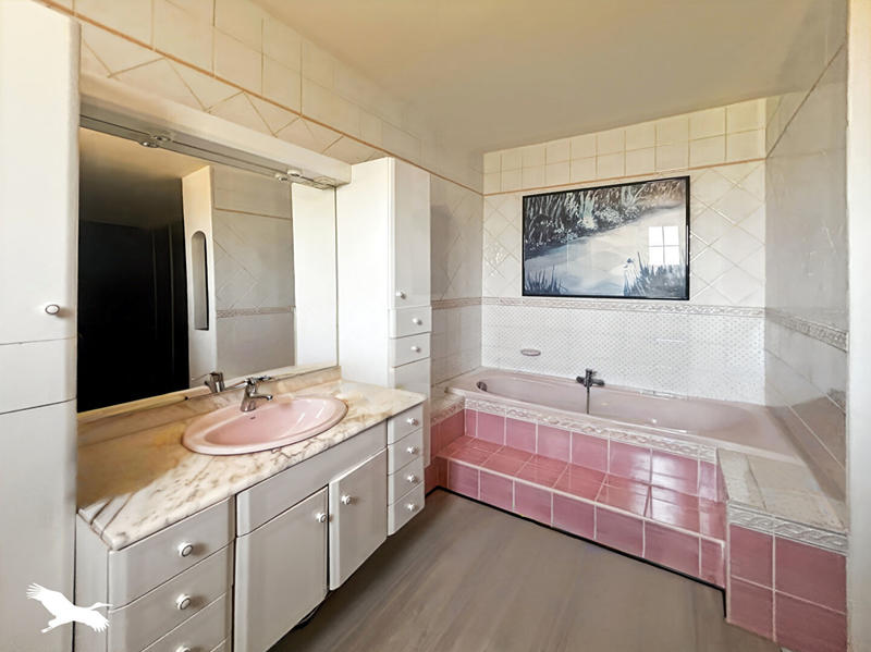 Maison - 202 m² - 7 pièces