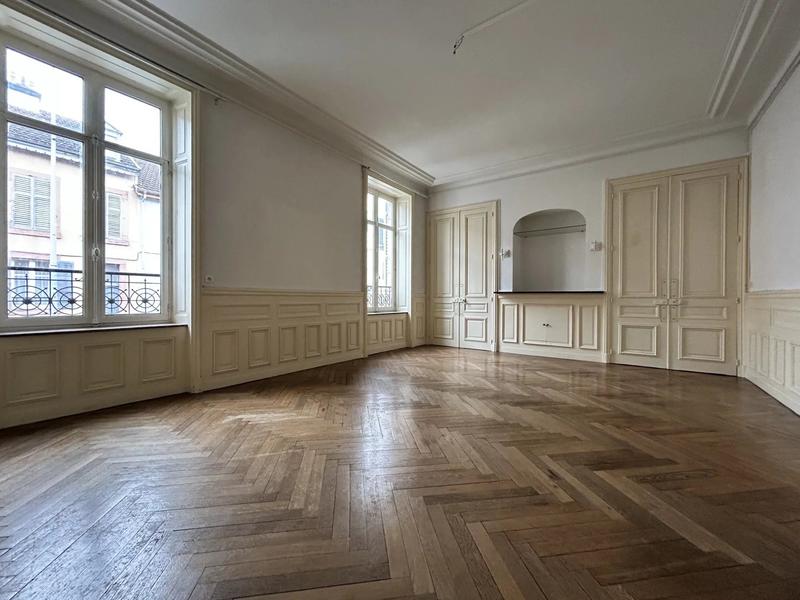 Maison - 252 m² - 8 pièces