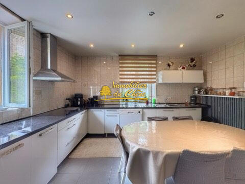 Maison - 200 m² - 8 pièces