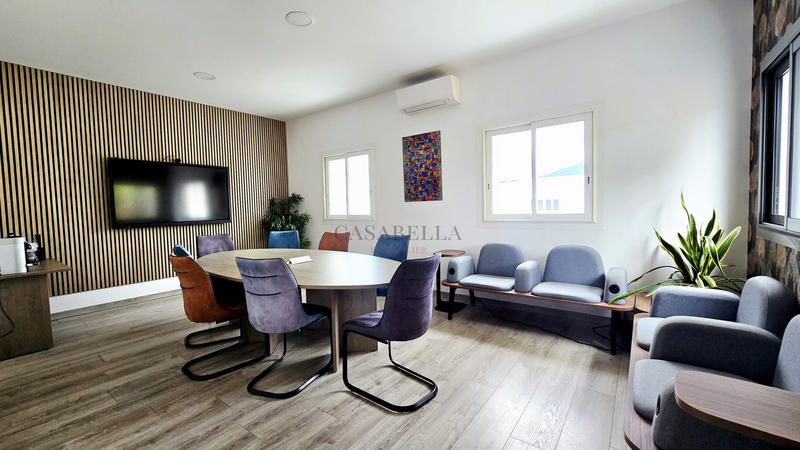 Local commercial - 150 m² - 6 pièces