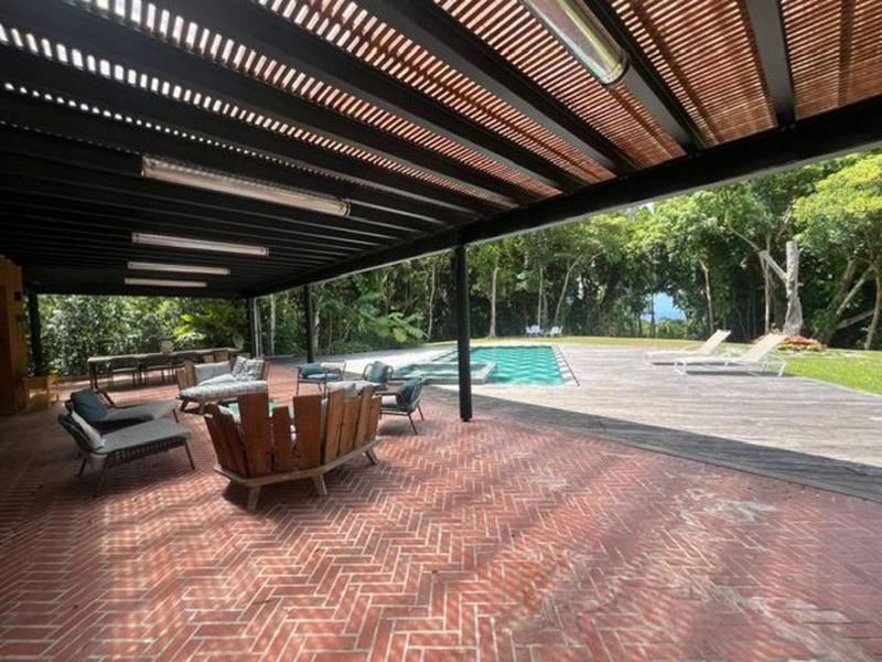 Villa - 395 m² - 9 pièces