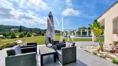 Villa - 250 m² - 8 pièces