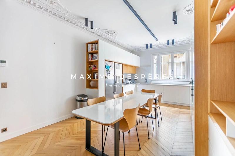 Appartement - 216 m² - 8 pièces