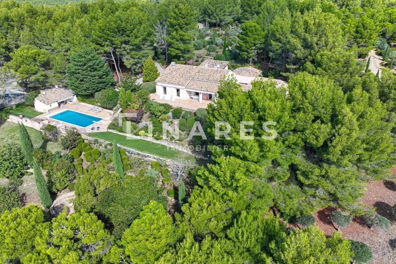 Villa - 410 m² - 9 pièces