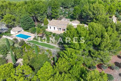 Villa - 410 m² - 9 pièces
