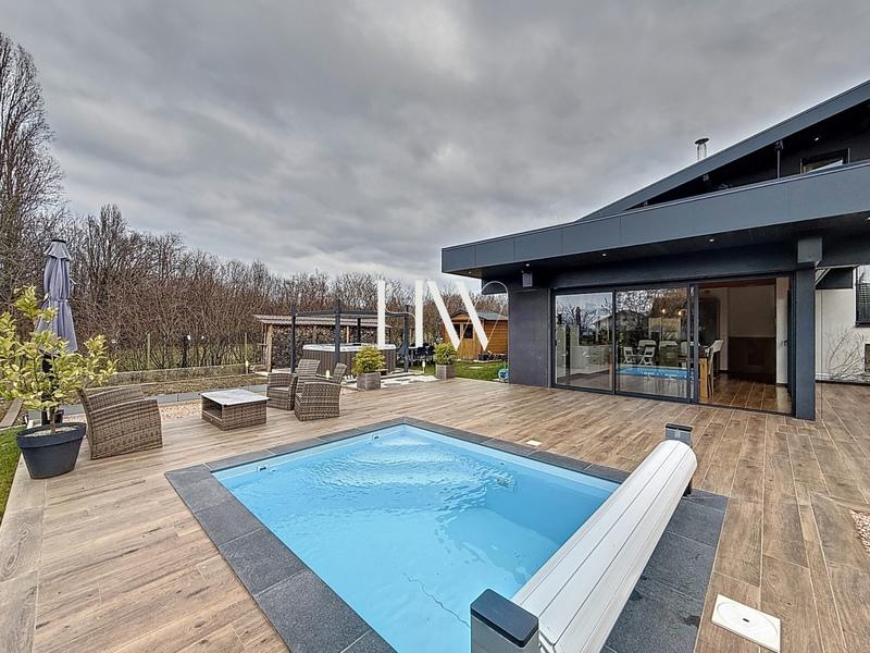 Maison - 437 m² - 14 pièces