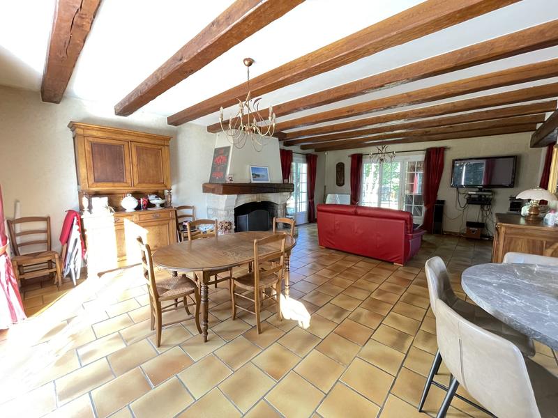 Maison traditionnelle - 220 m² - 7 pièces