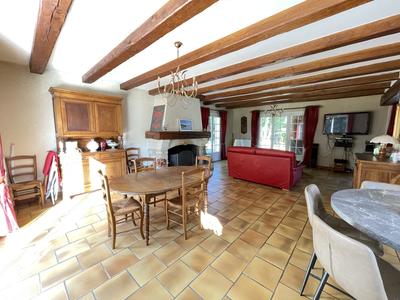 Maison traditionnelle - 220 m² - 7 pièces