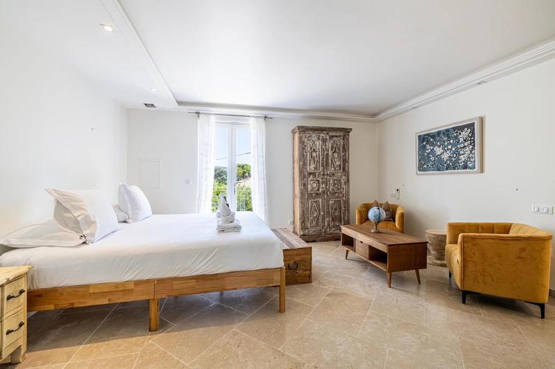 Villa - 256 m² - 8 pièces