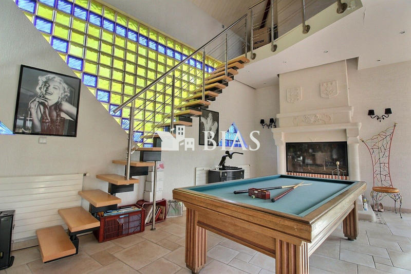 Maison - 360 m² - 6 pièces