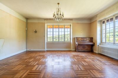 Maison - 246 m² - 8 pièces