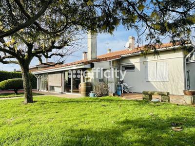 Maison traditionnelle - 122 m² - 6 pièces