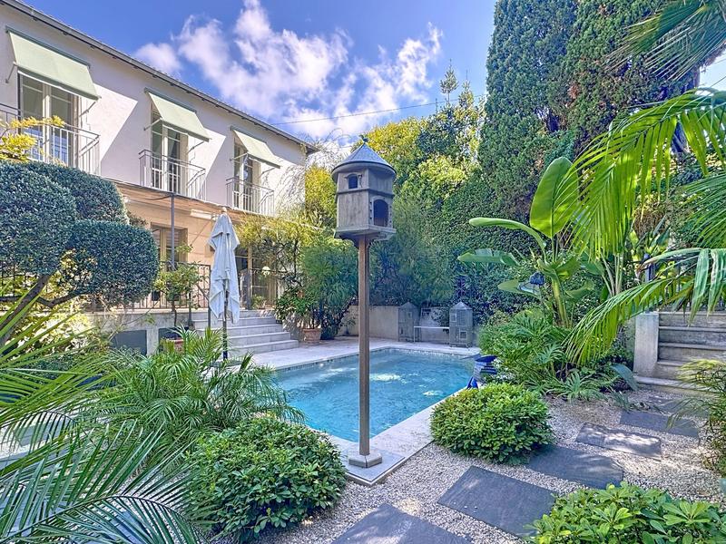 Villa - 230 m² - 6 pièces