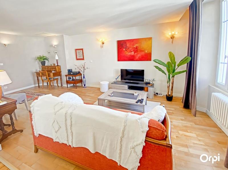 Appartement - 99 m² - 3 pièces