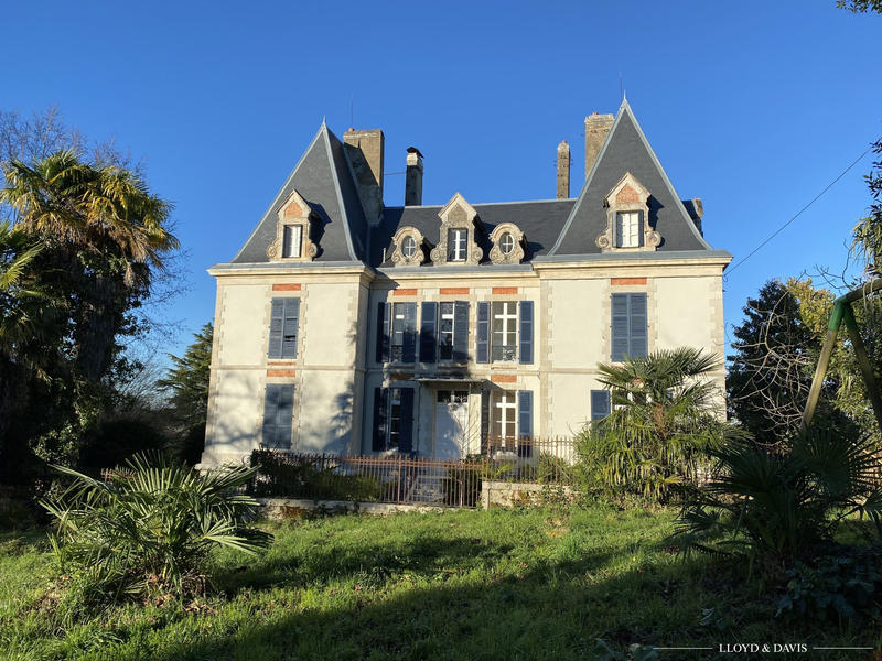 Château - 520 m² - 15 pièces