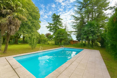 Propriété - 300 m² - 9 pièces