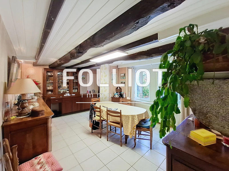 Maison - 247 m² - 9 pièces