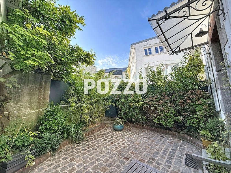 Maison - 219 m² - 8 pièces