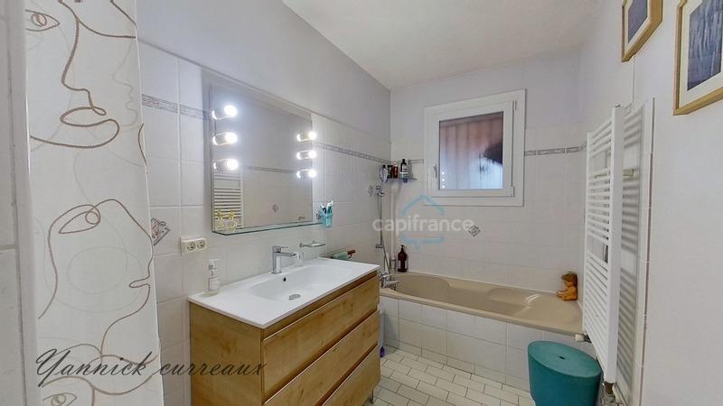 Maison - 218 m² - 9 pièces