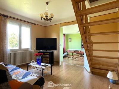 Maison - 181 m² - 9 pièces