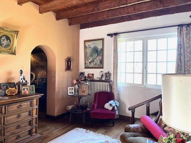 Maison - 257 m² - 8 pièces