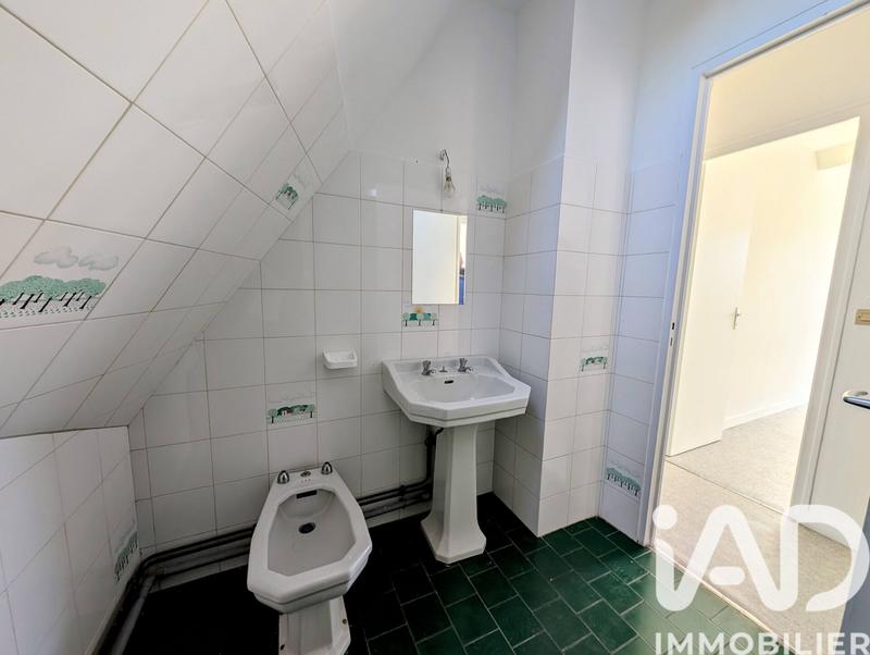 Maison - 248 m² - 9 pièces