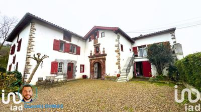 Maison - 329 m² - 29 pièces