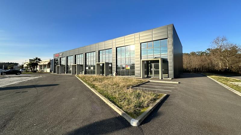 Local d'activités - 240 m² - 4 pièces