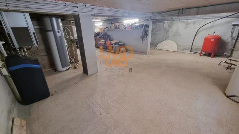 Propriété - 250 m² - 7 pièces