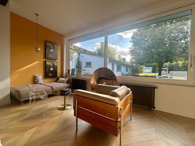 Maison - 230 m² - 6 pièces