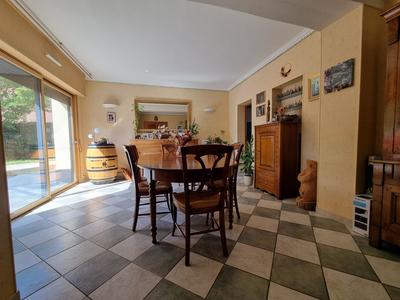 Maison - 208 m² - 9 pièces