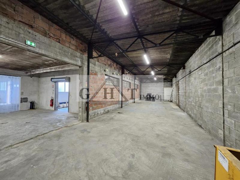 Entrepôt - 2 352 m²