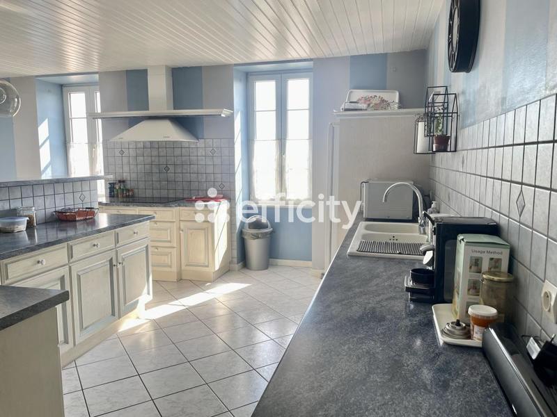 Maison - 245 m² - 10 pièces
