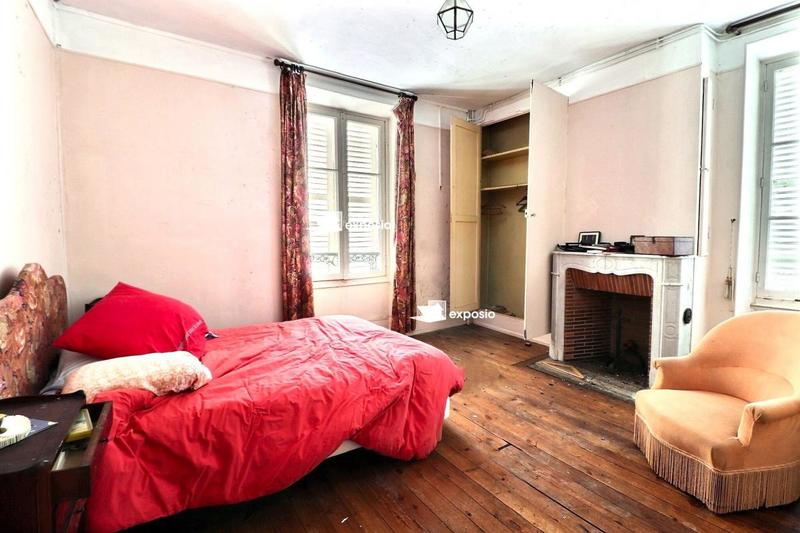 Maison - 247 m² - 8 pièces