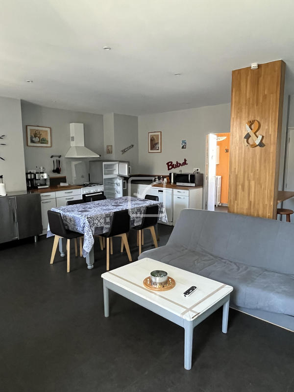 Maison - 300 m² - 9 pièces