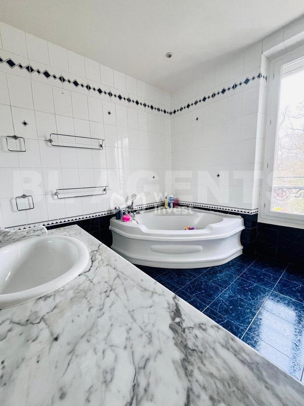 Maison - 200 m² - 6 pièces